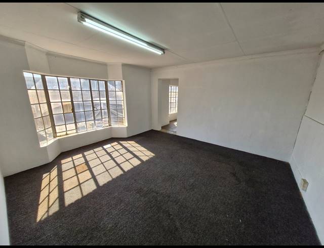 558M² WAREHOUSE TO LET IN JET PARK